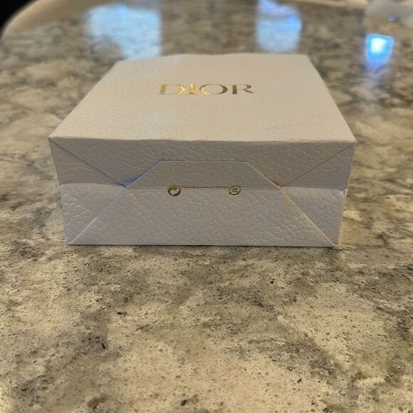 🛍️ Authentic Dior Shopping Bag - 5” x 6” x 2.25” - Petite and Elegant! - Picture 3 of 3